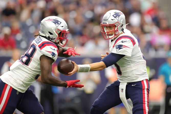 Mac Jones' 2021 stats: Is Patriots QB's rookie season better than Tom Brady's?