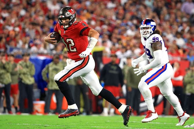 "Man, that's pretty dope" - Rob Gronkowski left in awe over Tom Brady's 11-yard run against Giants
