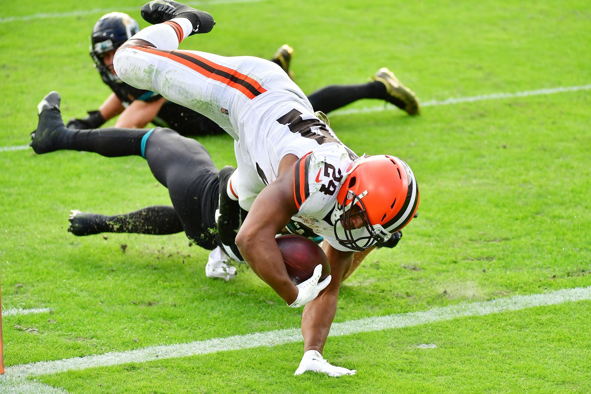 Cleveland Browns running back Nick Chubb out Sunday vs. Patriots