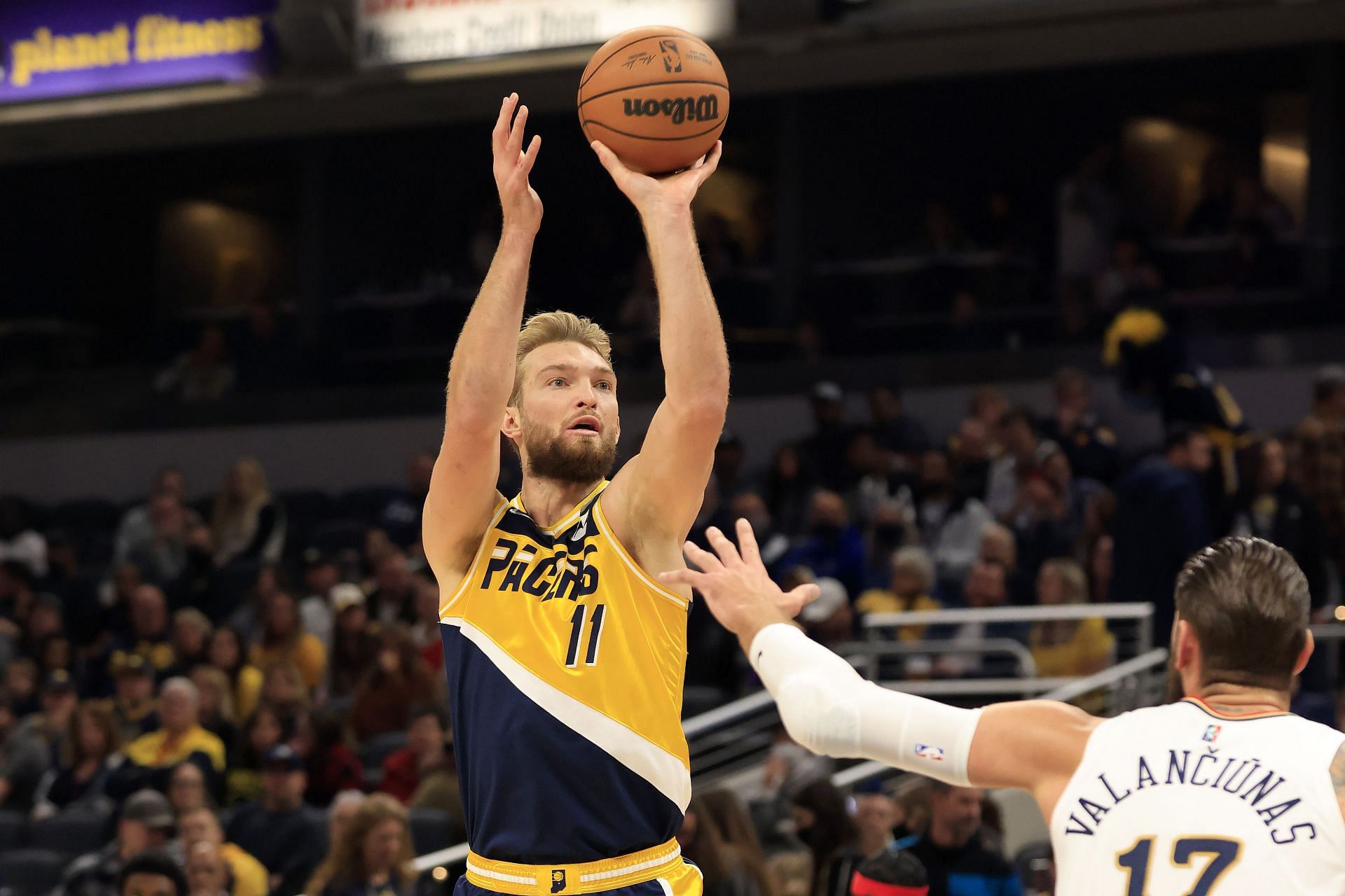 Domantas Sabonis (#11) of the Indiana Pacers takes a shot.