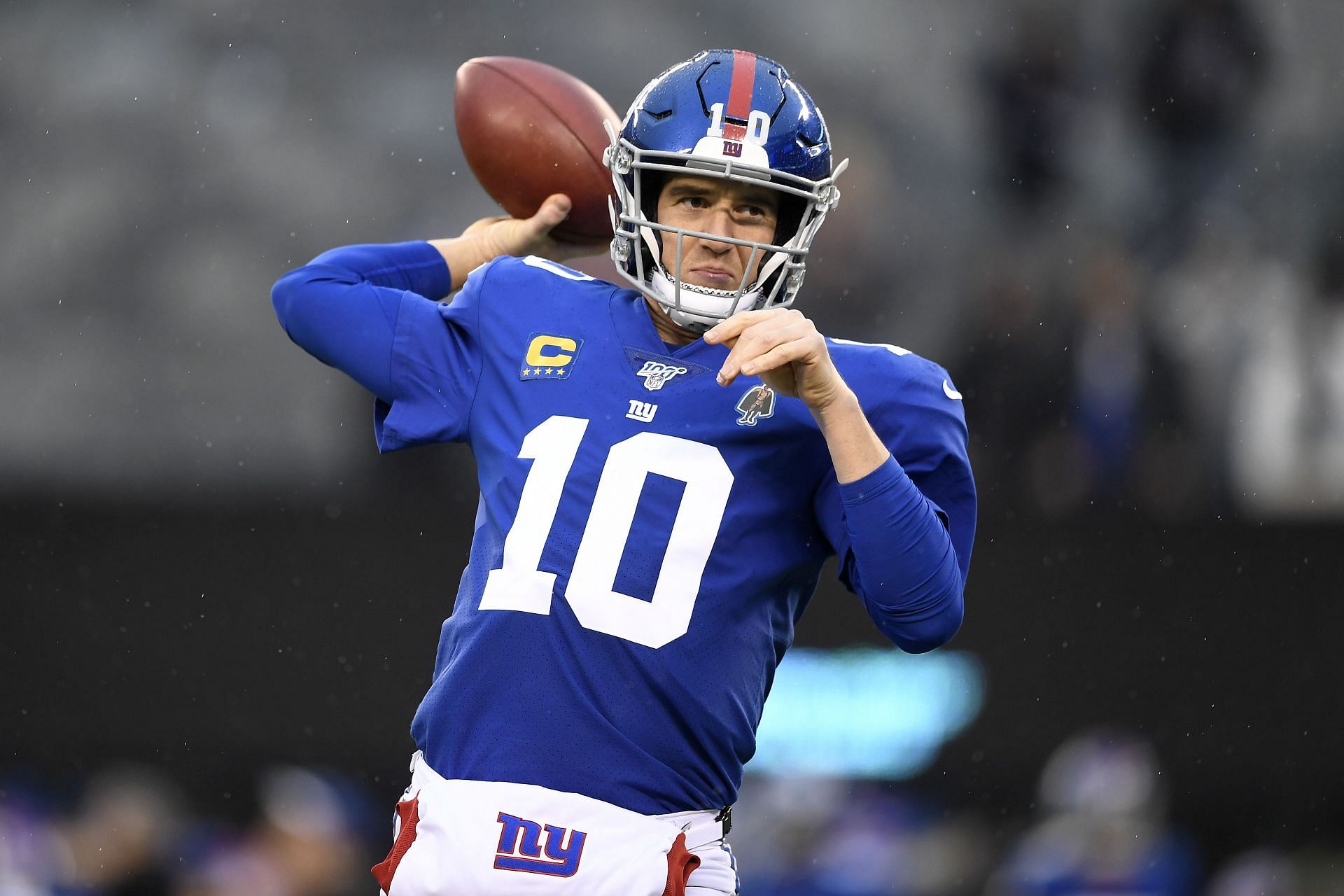 Eli Manning, Team Rice quarterback, scanned the field for an open