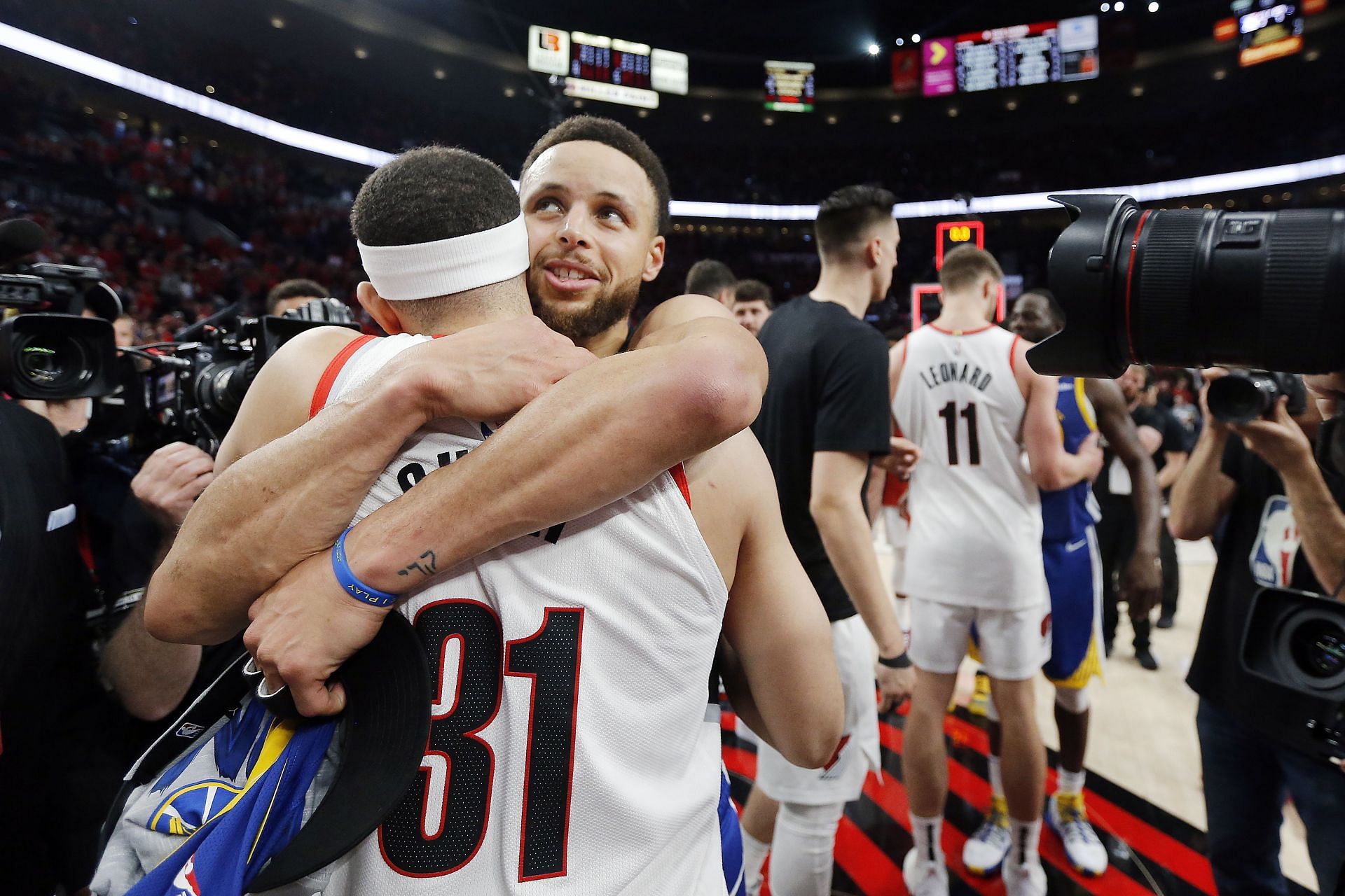 Stephen Curry hugs his brother Seth Curry after a playoff game in 2019.