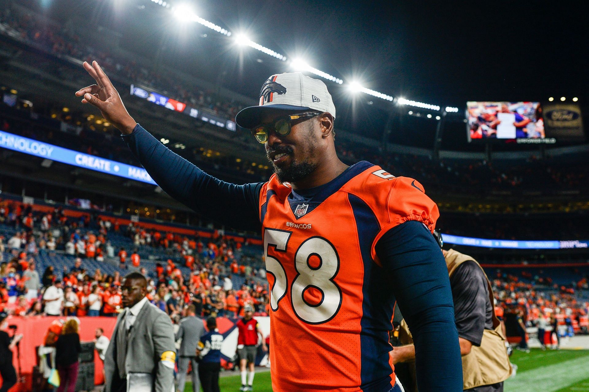 Von Miller lands with Rams after Broncos trade