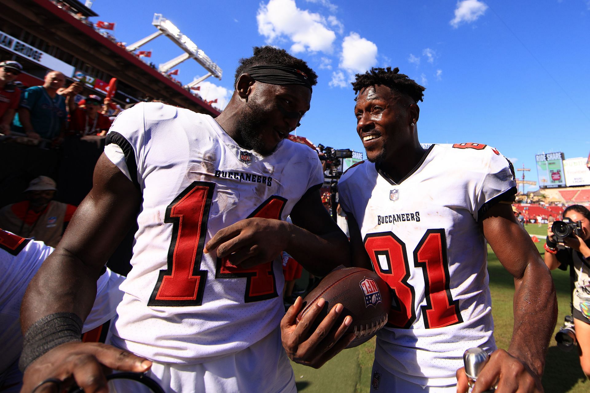 Godwin (14) and Brown have Tampa Bay on a strong pace toward a Super Bowl defense (Photo: Getty)