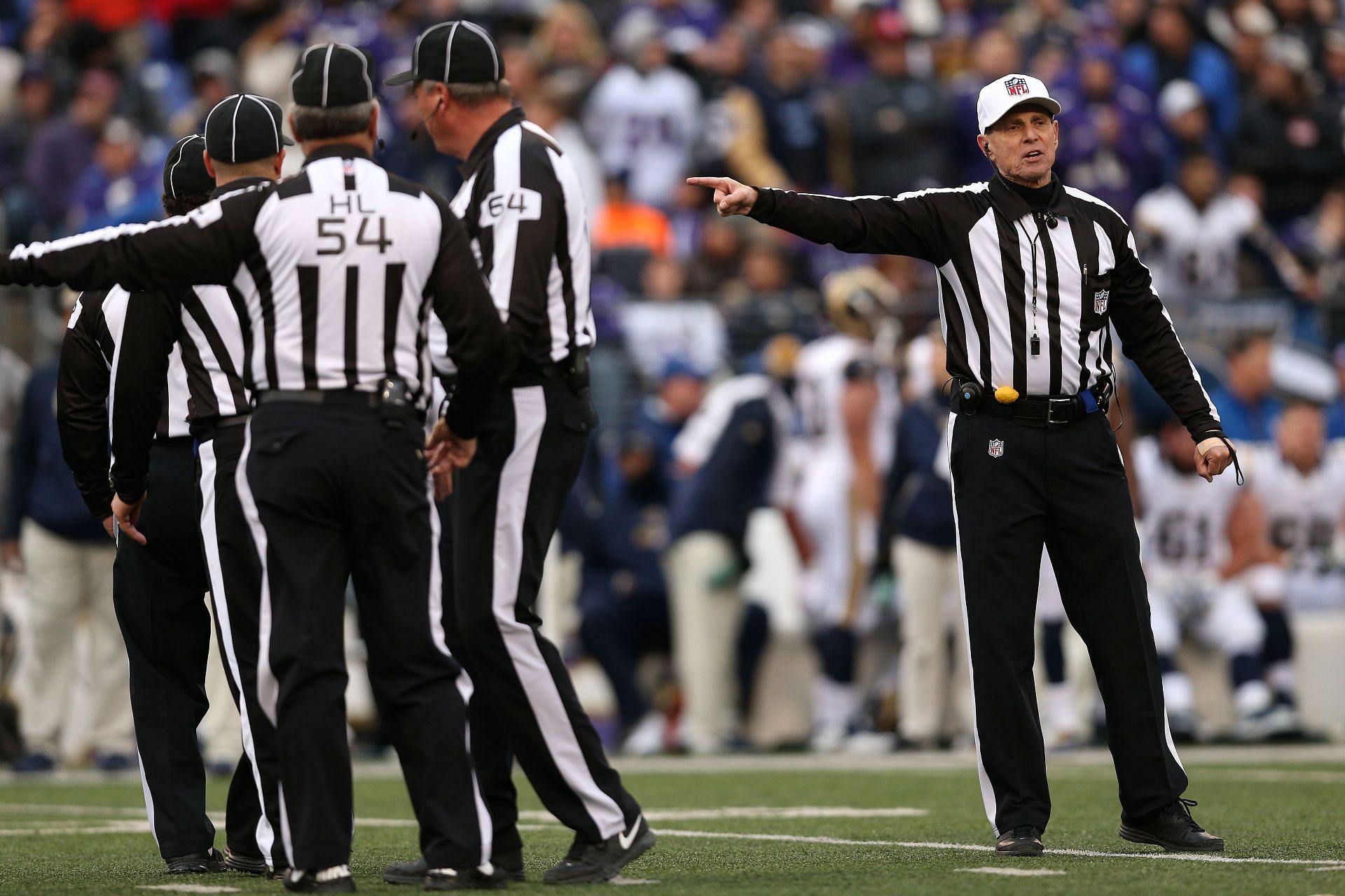 Bears-Steelers ref Tony Corrente explains taunting call on Cassius