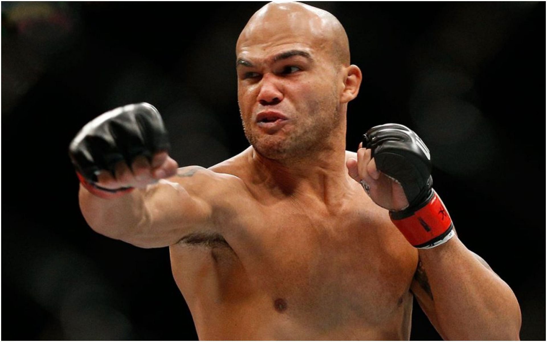 Robbie Lawler during Rafael dos Anjos fight