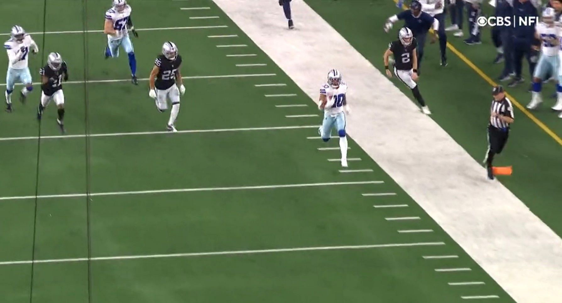 Tony Pollard on course to complete his 100-yard kickoff return for a TD (Screengrab from NFL on CBS)