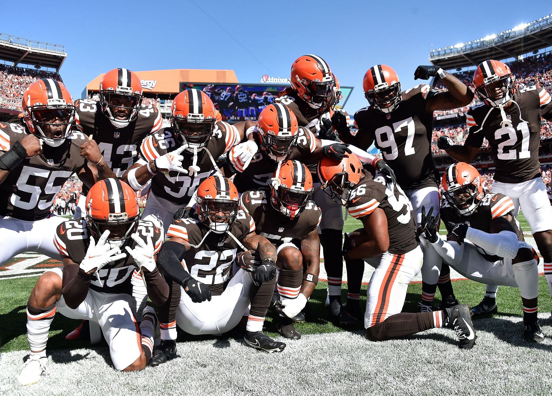 Members of the Cleveland Browns defense