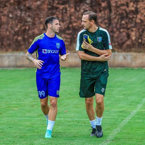 Kerala Blasters coach Ivan Vukomanovic with Alvaro Vazquez in a training session (Image courtesy: Kerala Blasters FC Instagram)