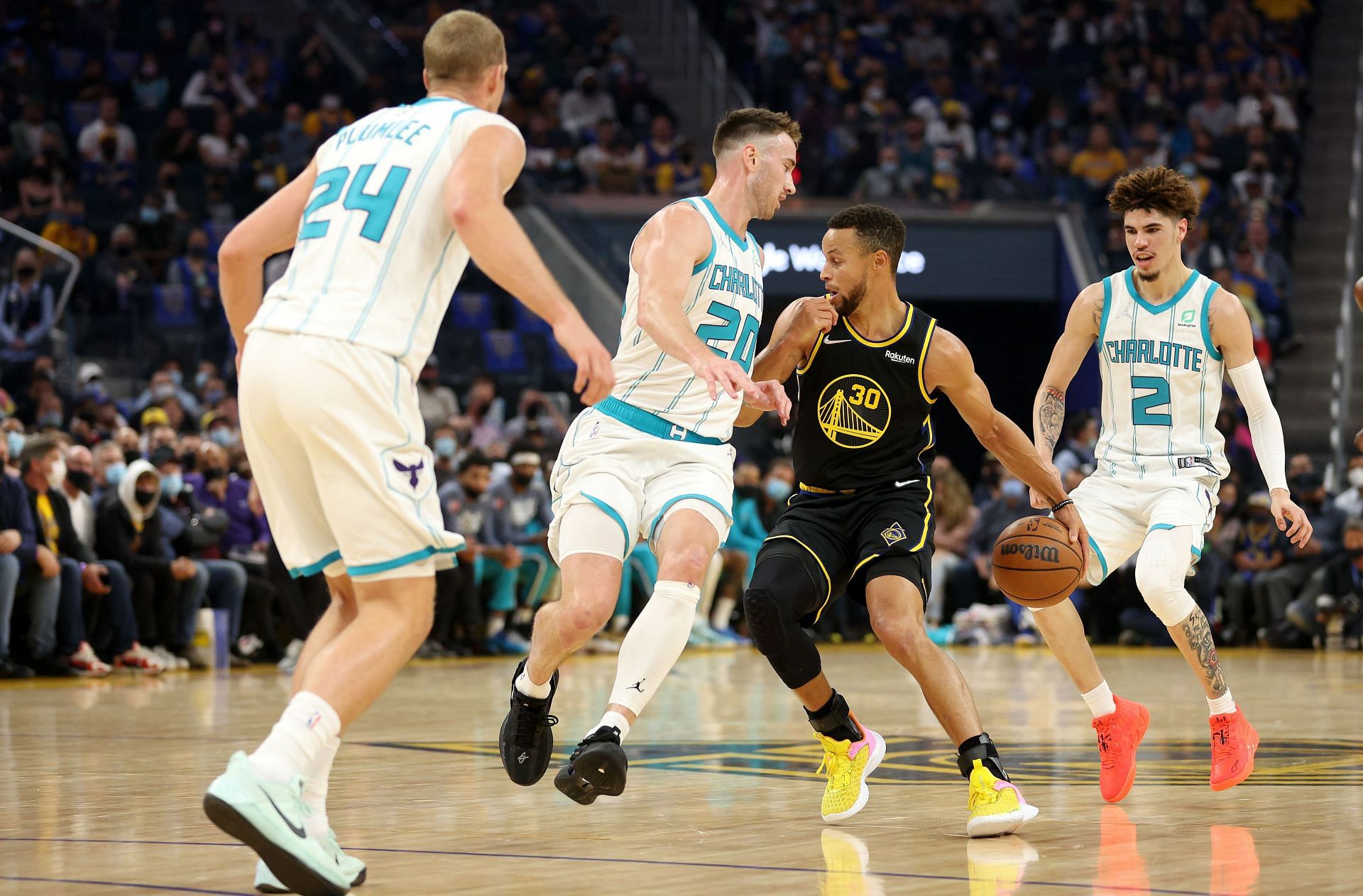 Charlotte Hornets guarding Golden State Warriors' Stephen Curry