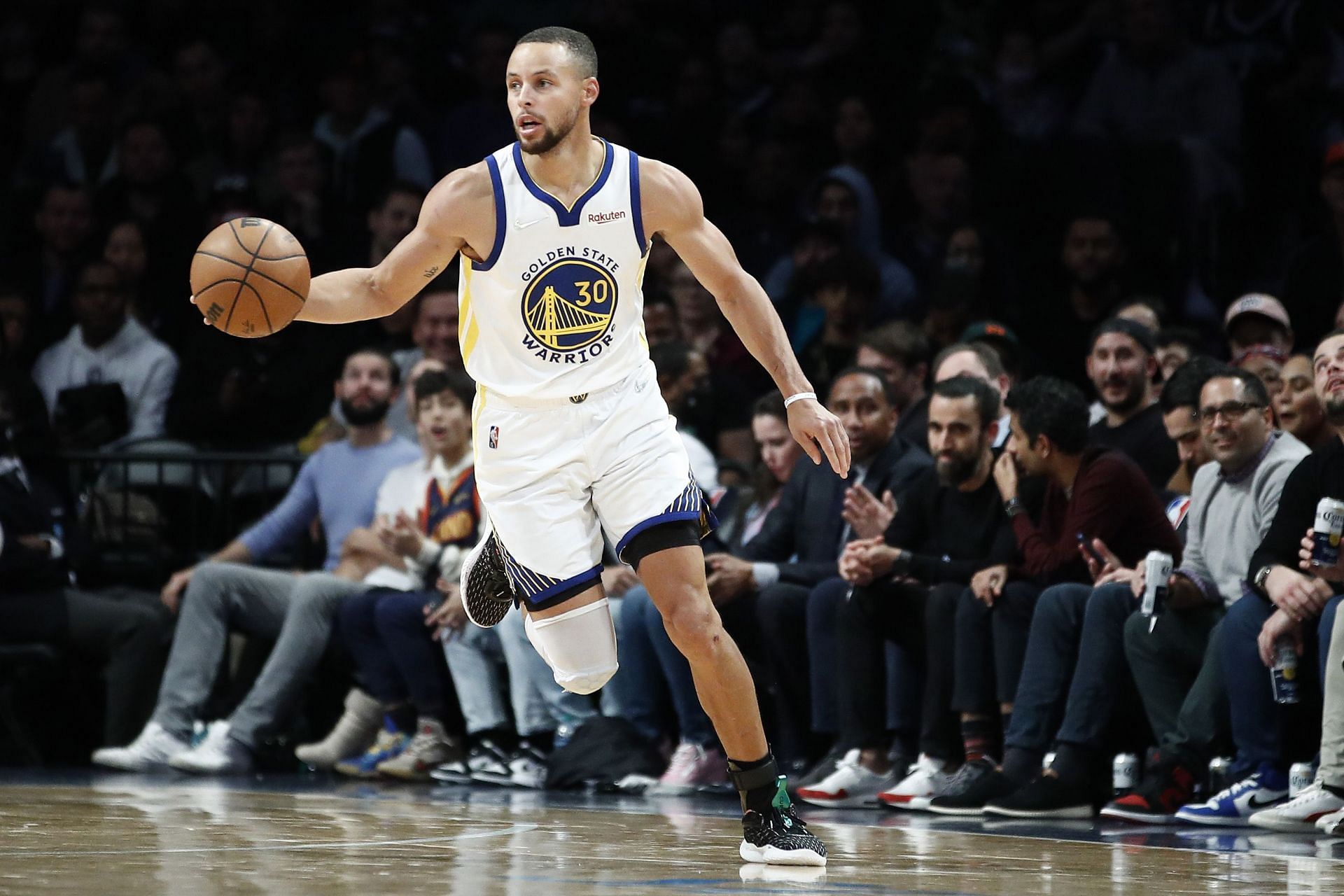 Stephen Curry exploded for 37 points as the Golden State Warriors beat the Brooklyn Nets 117-99
