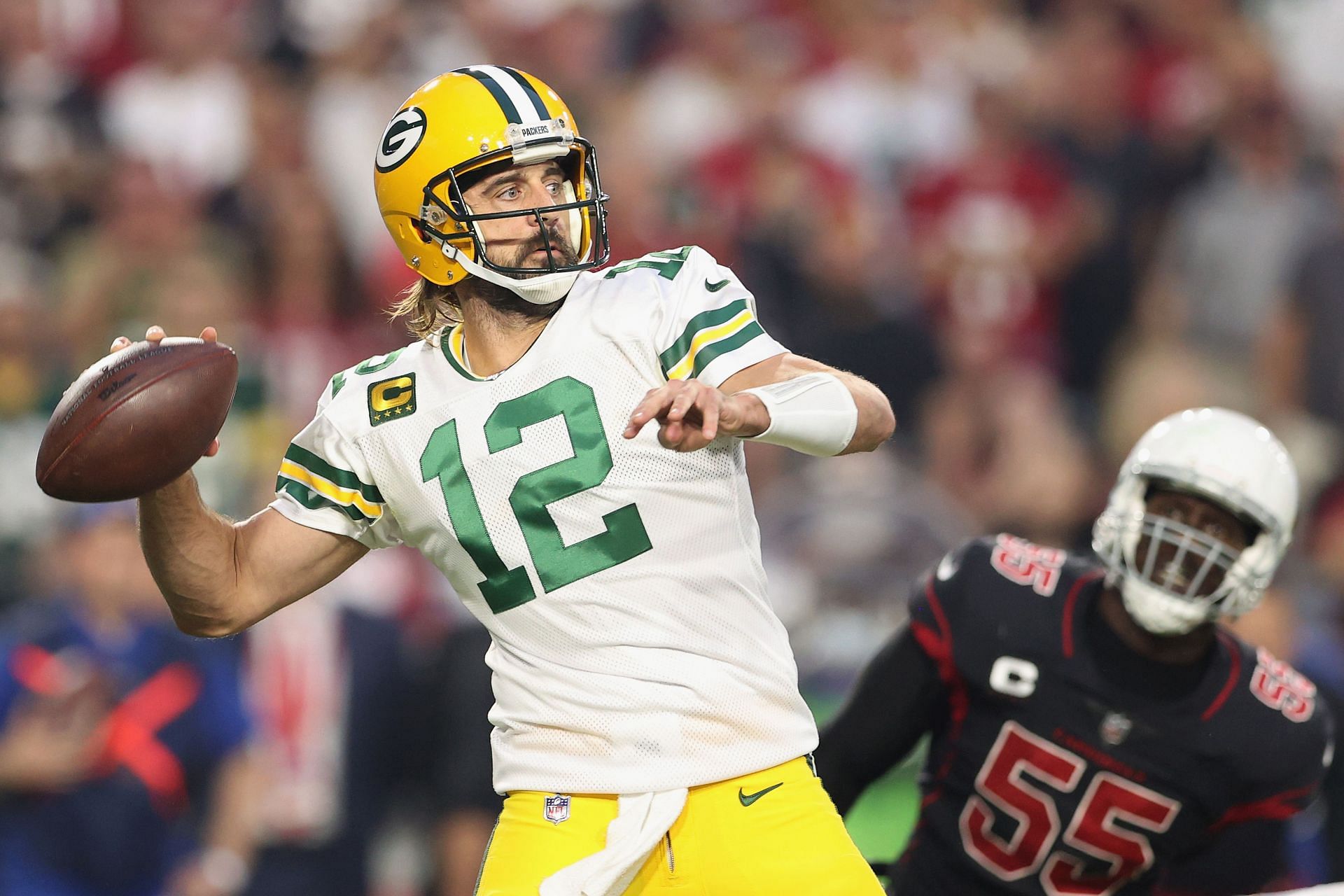 Rodgers drops back to pass in last Thursday&#039;s win over Arizona (Photo: Getty)