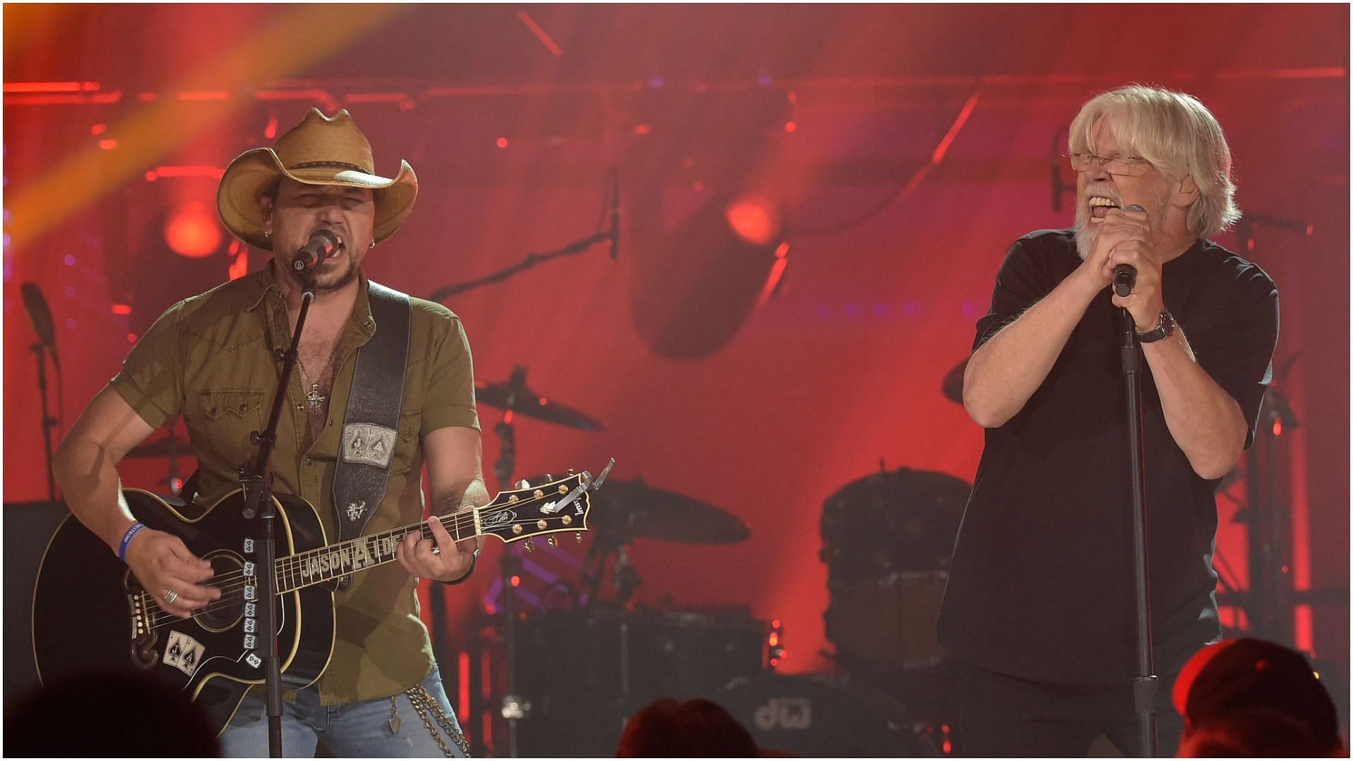 Jason Aldean and Bob Seger perform during the taping of CMT Crossroads: Bob Seger And Jason Aldean at The Factory on October 28, 2014, in Franklin, Tennessee (Image via Getty Images)