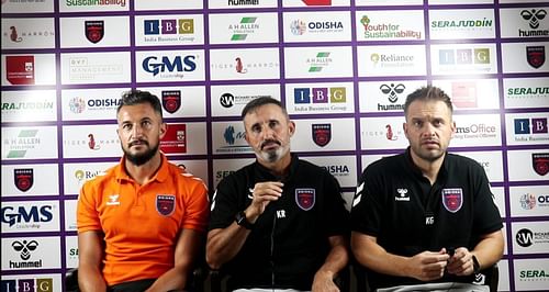 Odisha FC coach Kiko Ramirez with captain Hector Rodas at the press conference (Image Courtesy: Odisha FC)