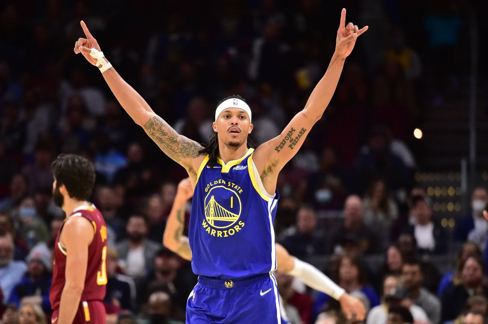 Damion Lee celebrates a win over the Cleveland Cavaliers