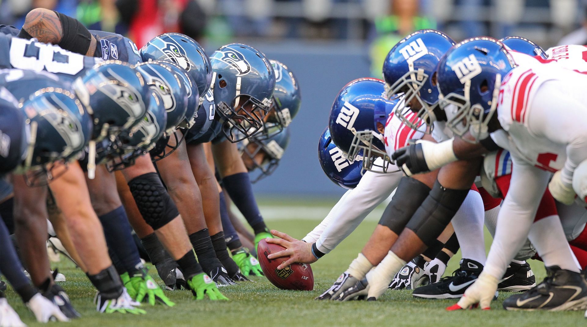 The Giants and Seahawks lineup during their 2010 get-together (Photo: Getty)