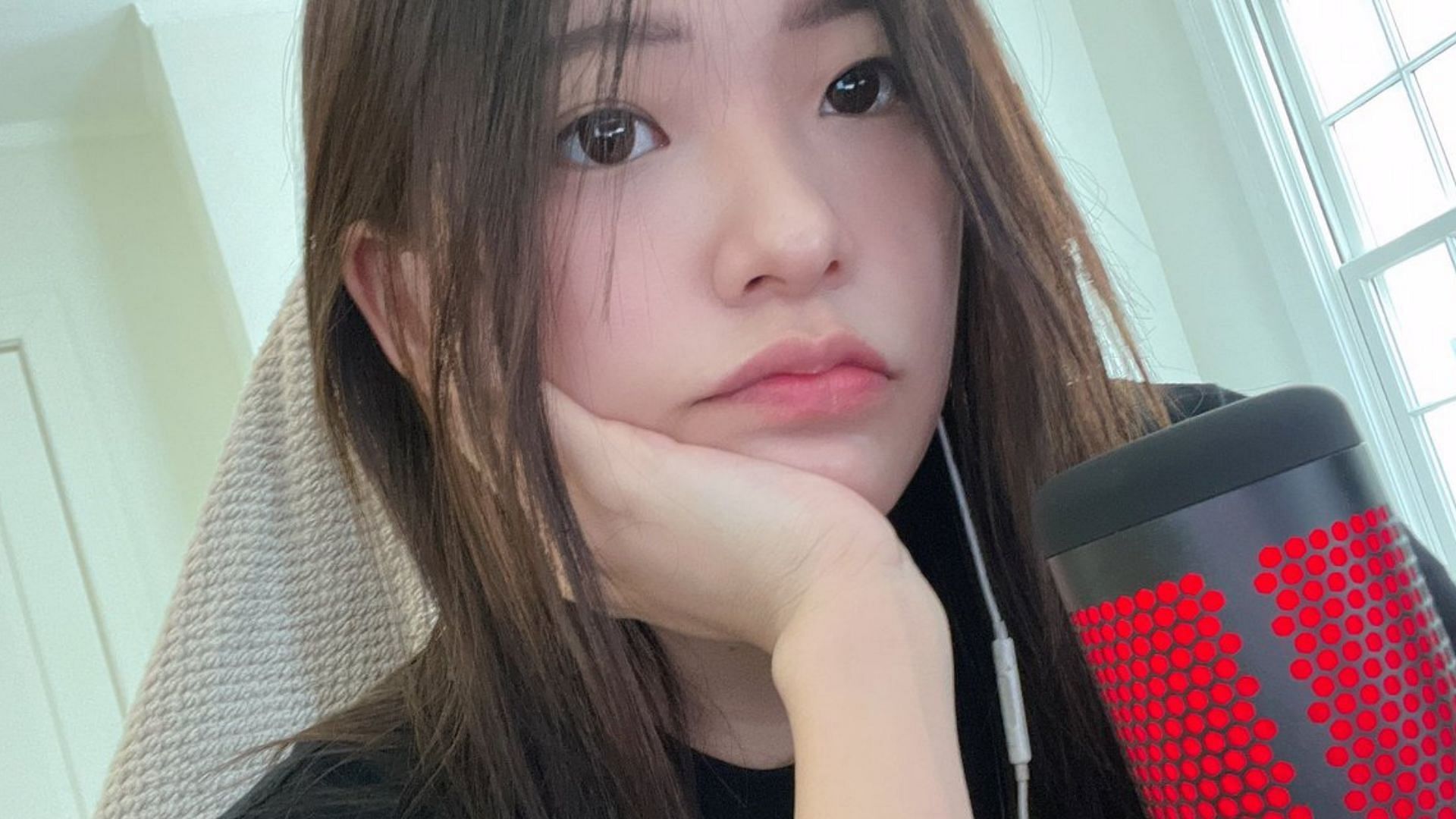 Kkatamina might become the highest subbed female Twitch streamer soon (Image via Mina on Twitter)