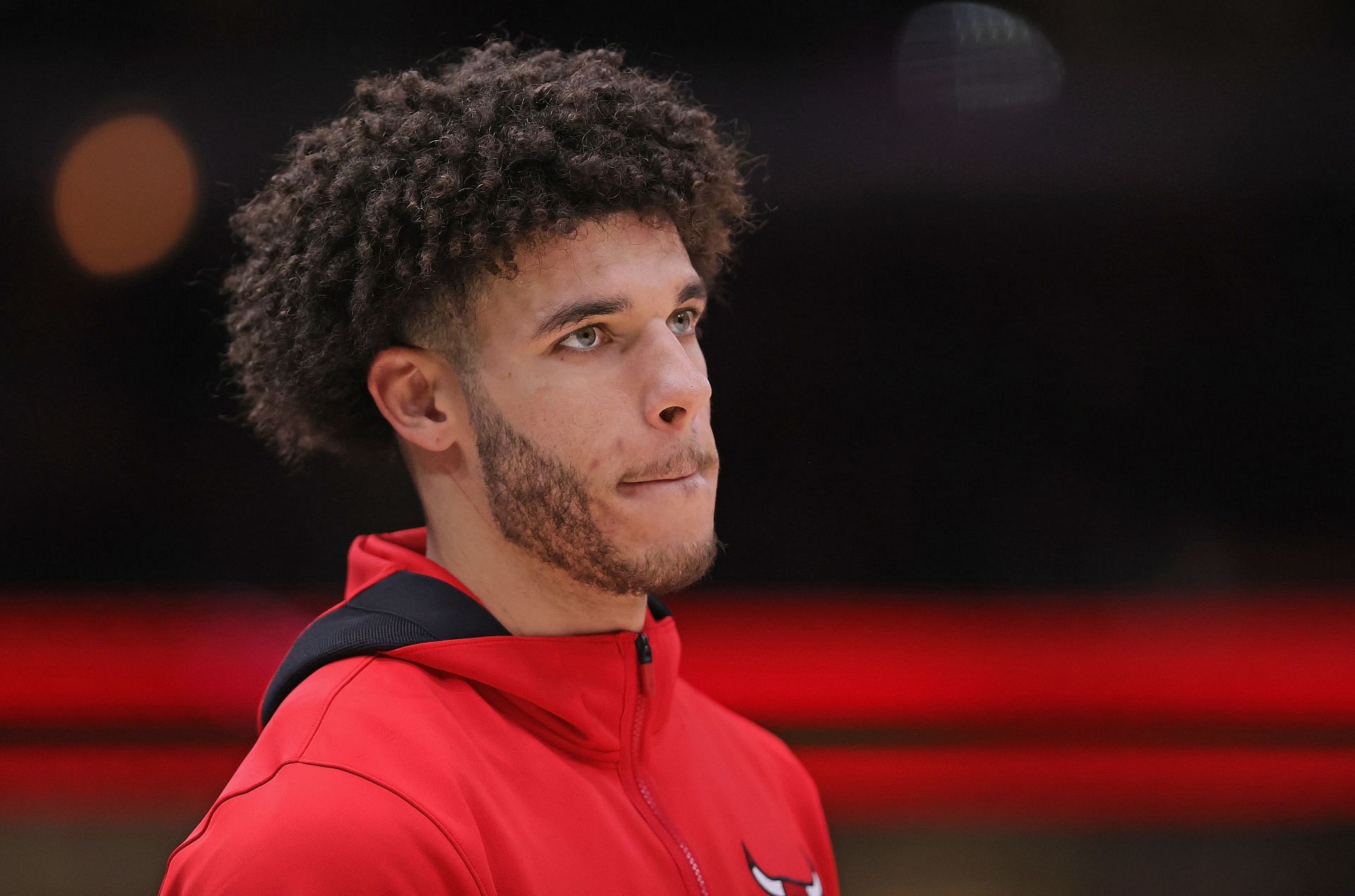 Lonzo Ball warms up ahead of a Chicago Bulls game