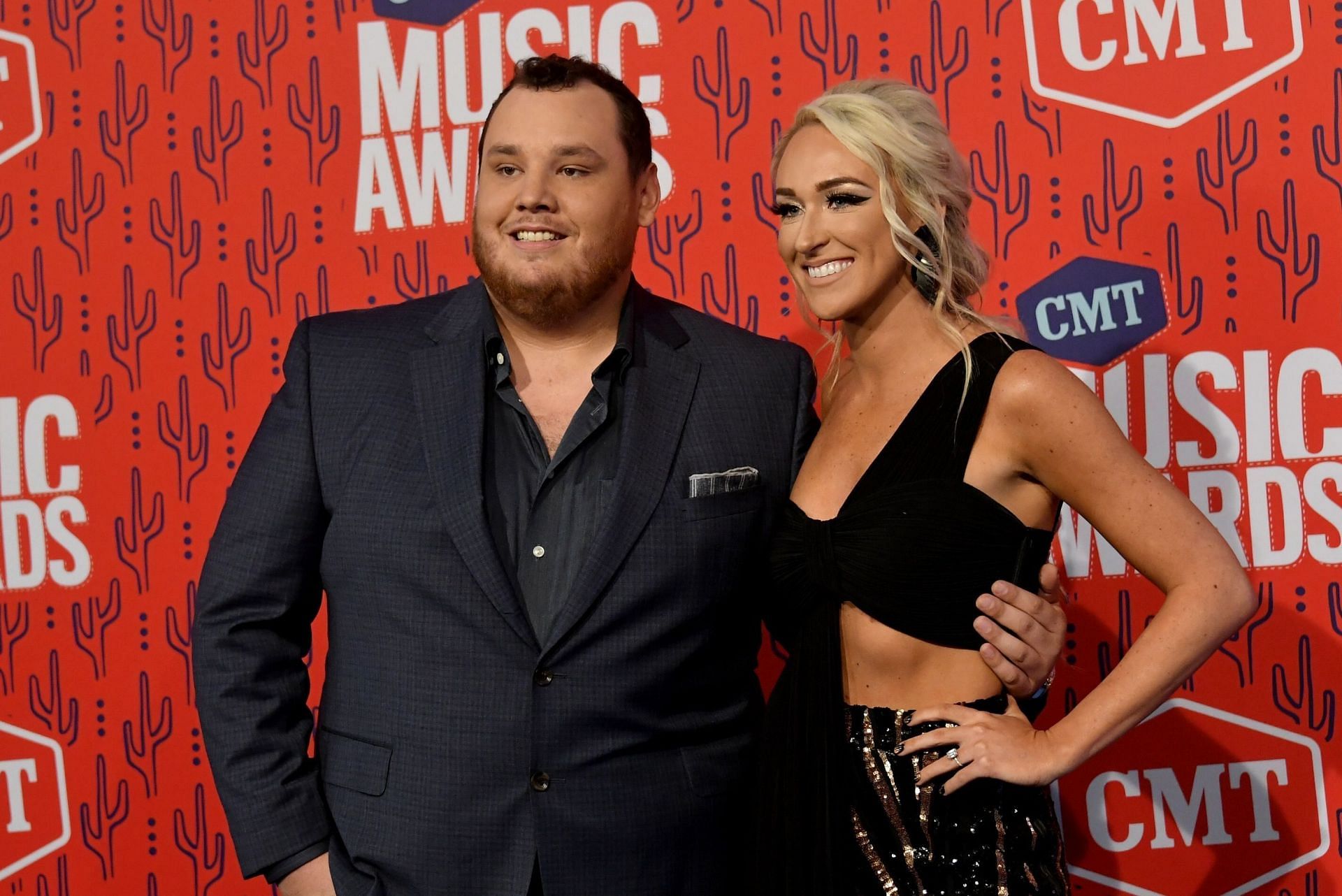 Luke Combs and Nicole Hocking (Image via Getty Images/Mike Coppola)