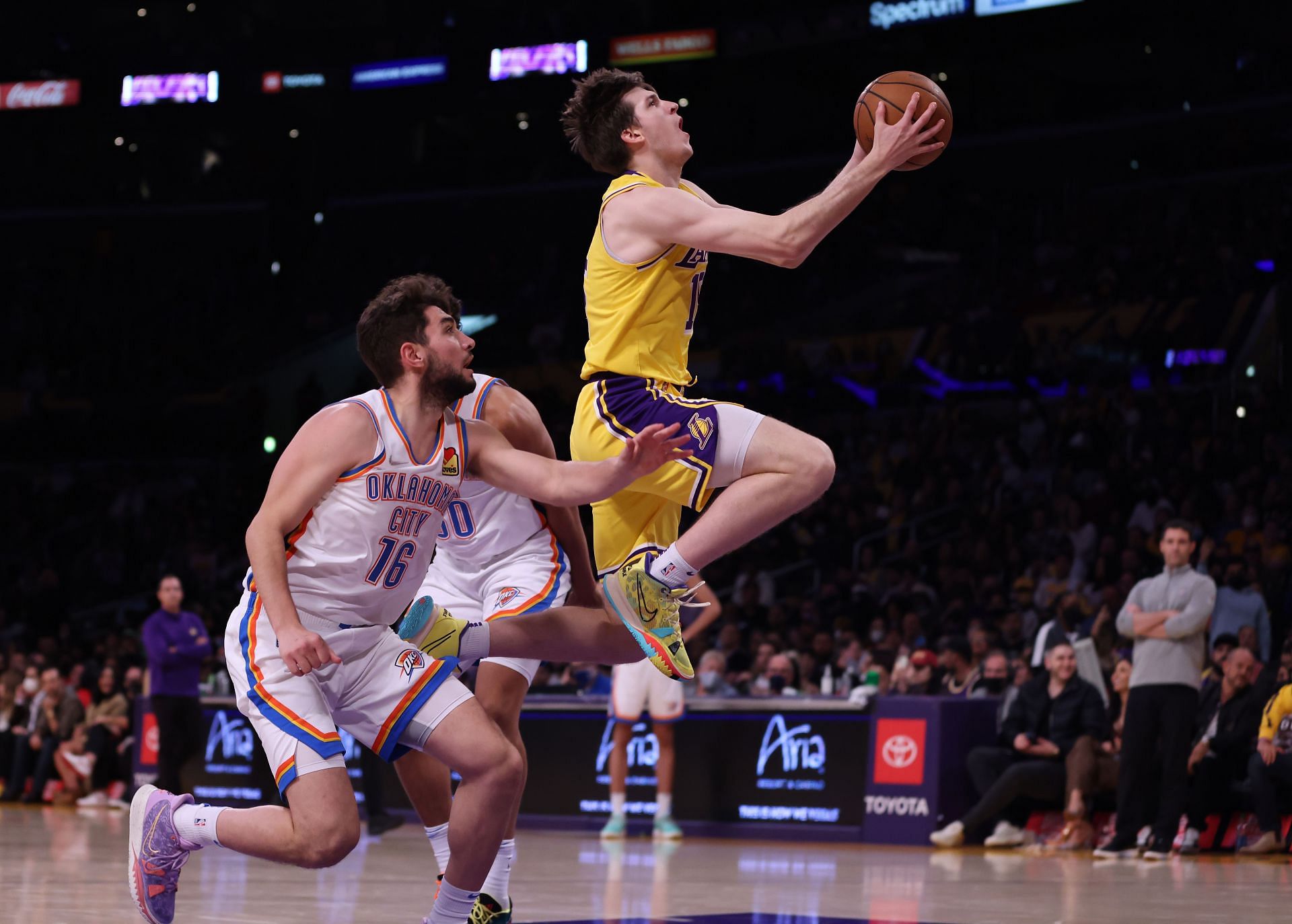 Oklahoma City Thunder v Los Angeles Lakers