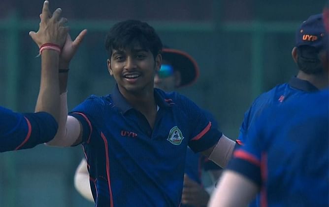 Who is Darshan Nalkande, the Vidharbha seamer who took 4 wickets in 4 balls in SMAT semi-final against Karnataka?
