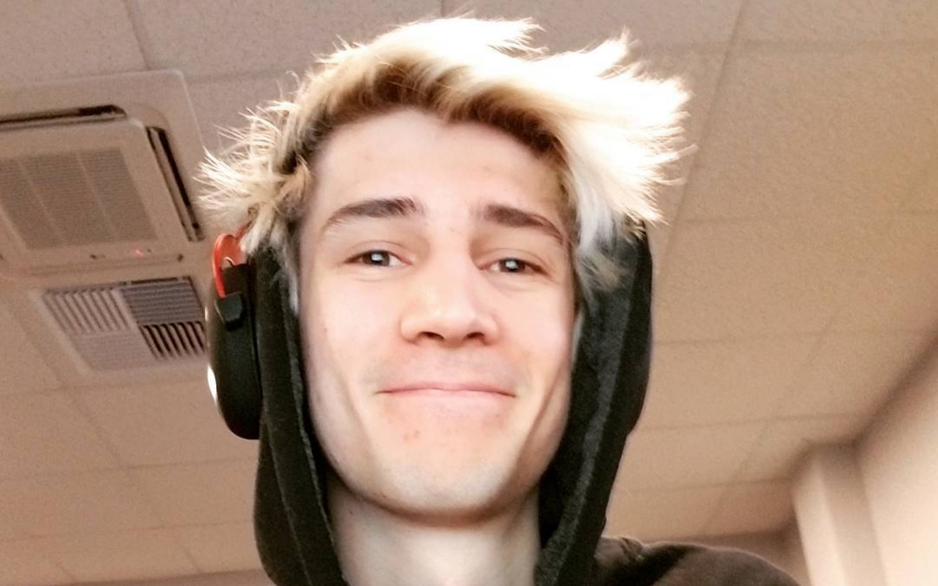 xQc makes an edgy joke out of confusion while watching Netflix trailer (Image via Instagram/xqcow1)