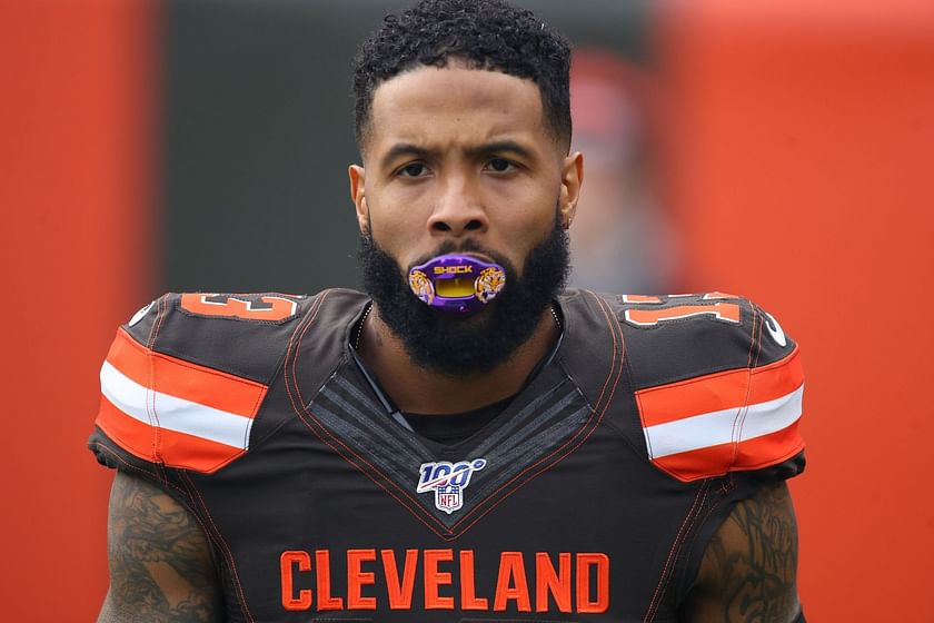 Browns' Odell Beckham Jr. shows off his massive framed jersey