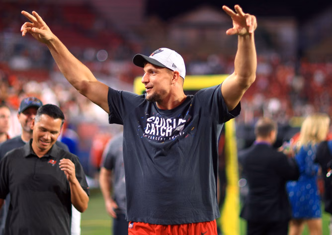 Rob Gronkowski closing in on all-time NFL record held by HOFer Tony Gonzalez