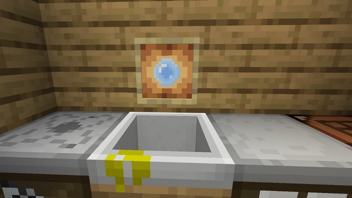 An ice bomb can be framed like many of Minecraft&#039;s inventory items (Image via Mojang)