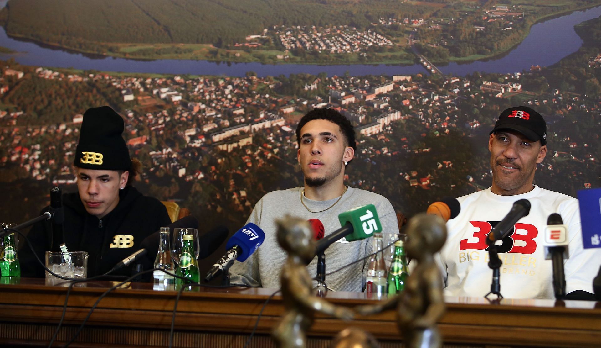 LaMelo, LiAngelo and LaVar Ball during a press conference in Lithuania