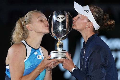 Barbora Krejcikova (R) and Katerina Siniakova at the 2021 WTA Finals.