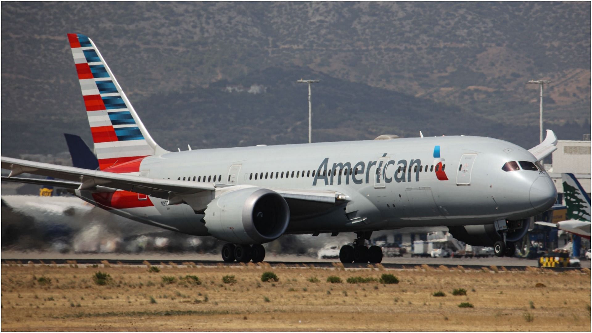 A man traveled from Guatemala to Miami in American Airlines Flight 1182&#039;s landing gear (Image by Nicolas Economou via Getty Images)