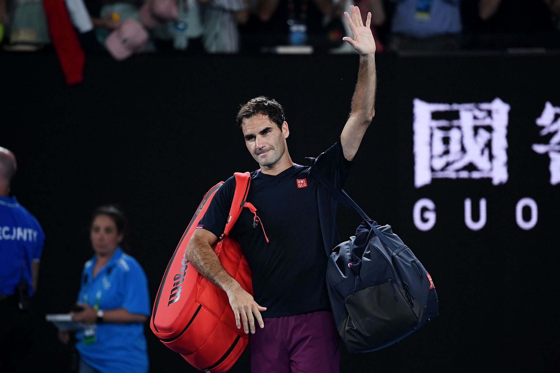 Rpger Federer leaves the court after his semifinal defeat to Novak Djokovic at the 2020 Australian Open