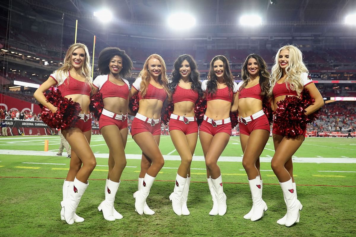 How much do NFL cheerleaders make? A look at their average salaries and
