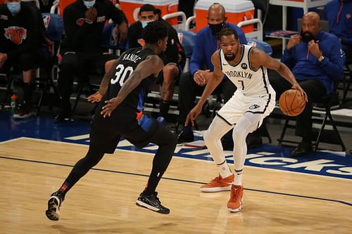 Two of New York's finest will meet on Tuesday at Barclays Center as the New York Knicks battle the Brooklyn Nets. [Photo: amNewYork]