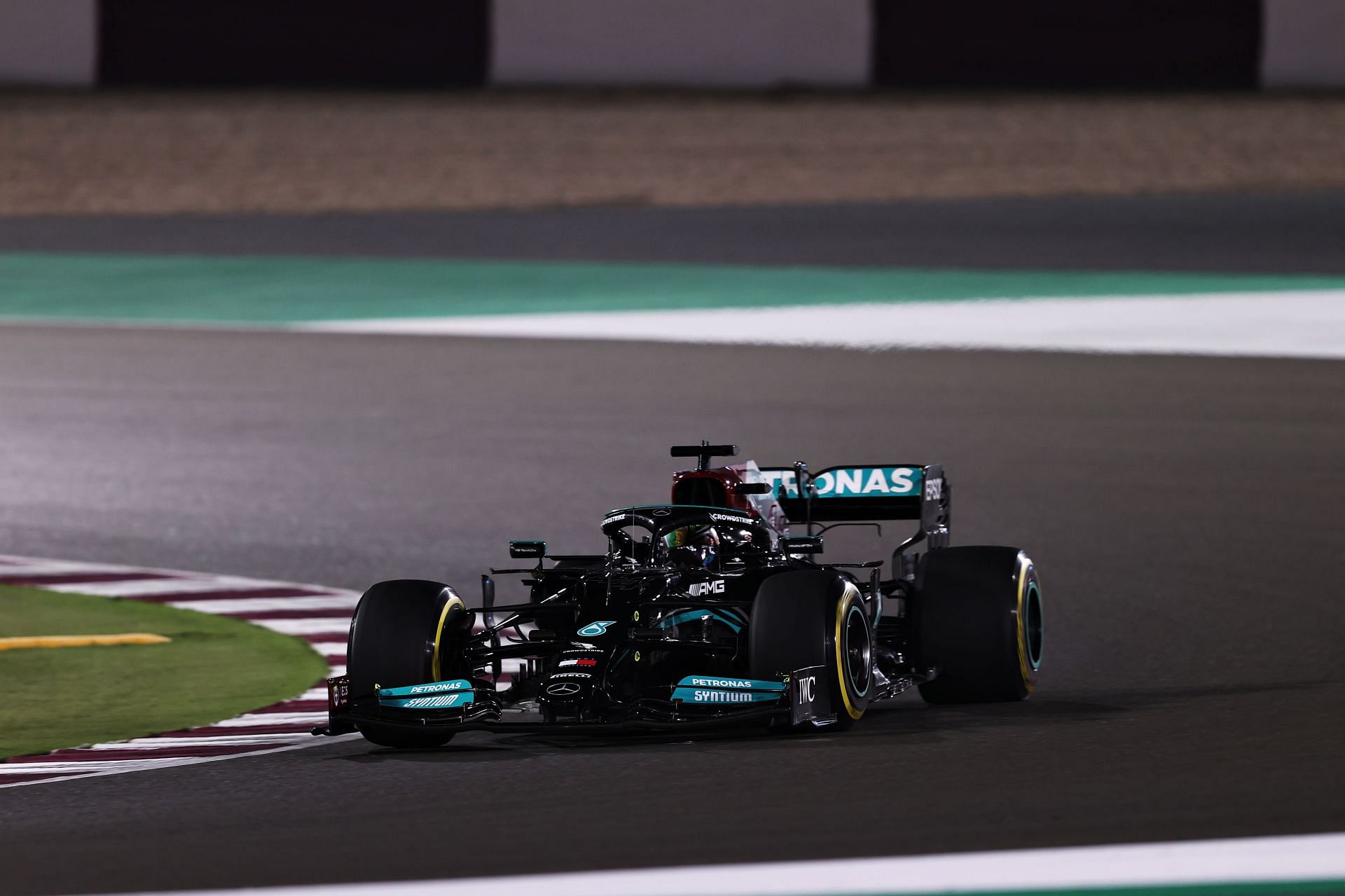  Lewis Hamilton in action during the F1 Qatar Grand Prix