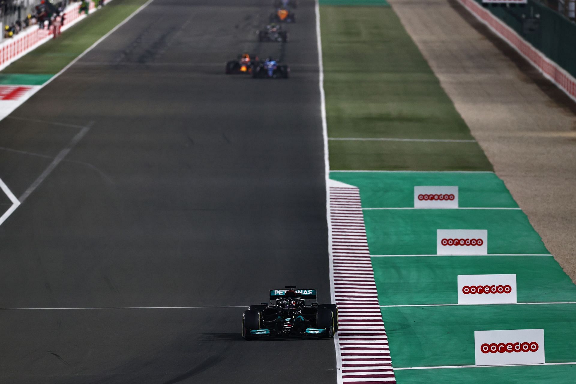 F1 Grand Prix of Qatar - Lewis Hamilton leads the pack.