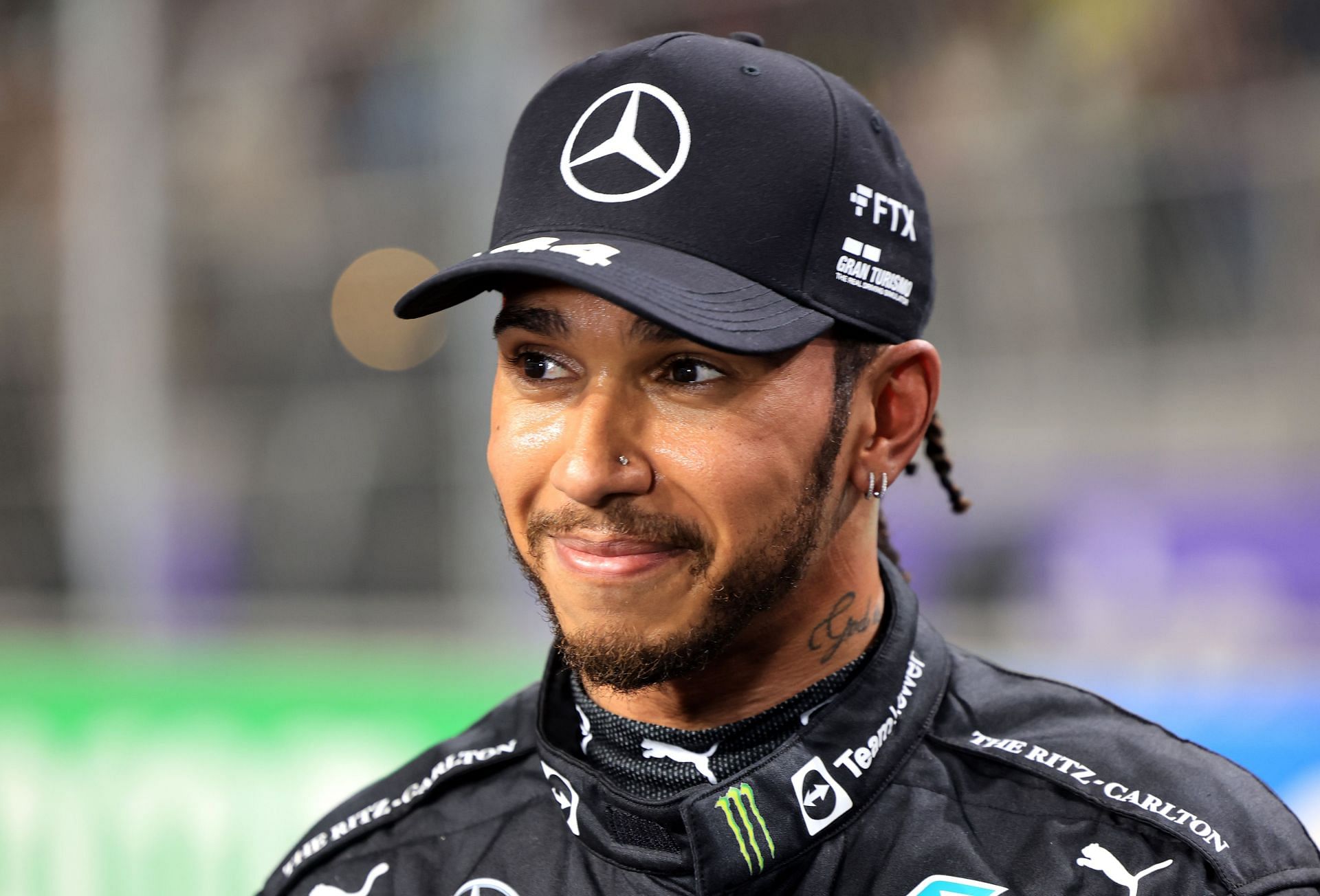 Lewis Hamilton distanced himself from the recent commentary Mercedes finds itself in