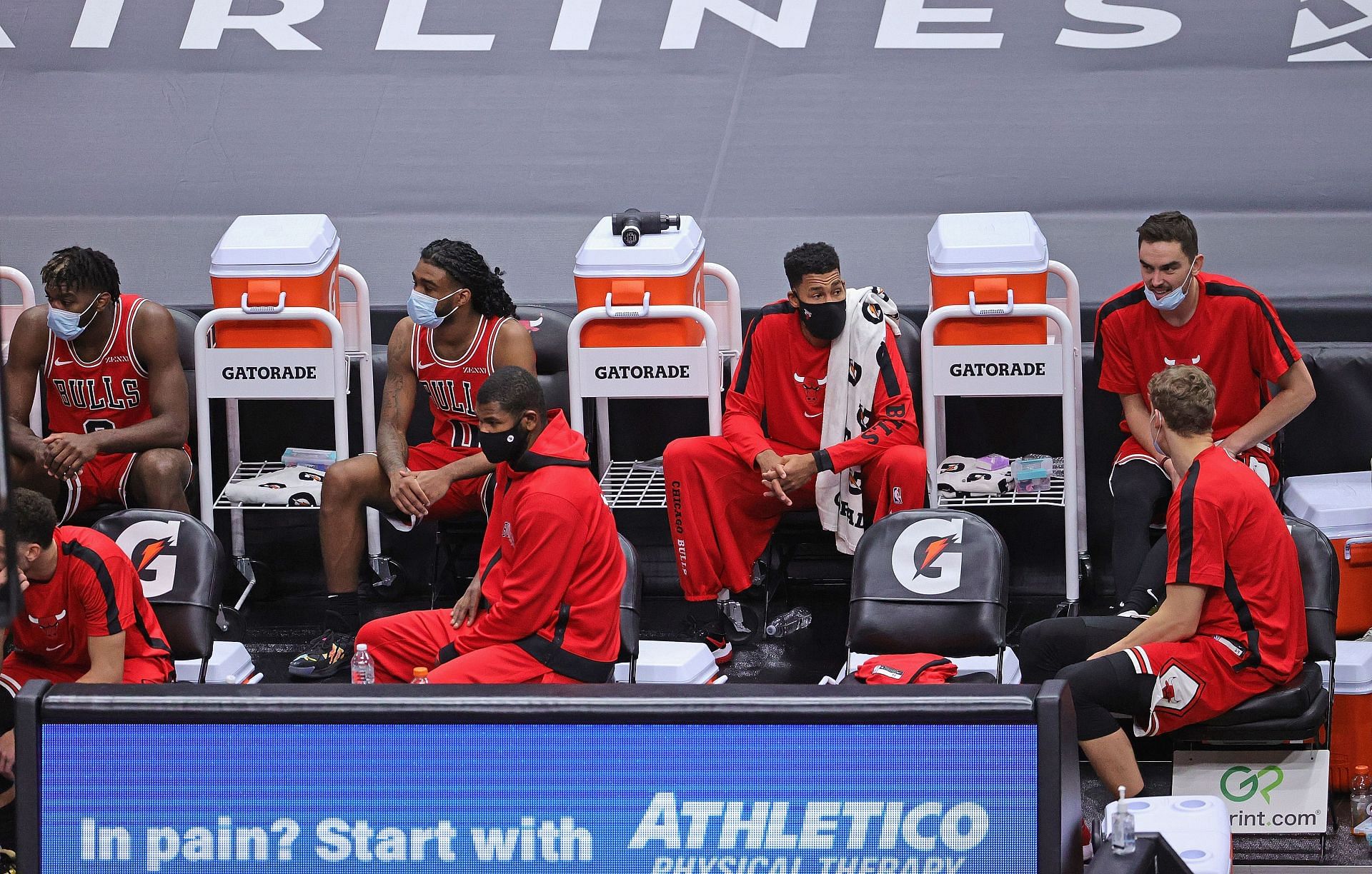 Chicago Bulls players on the bench