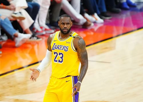 LeBron James is bound to carry more of the LA Lakers' burden after Anthony Davis' injury update. [Photo: Lake Show Life]