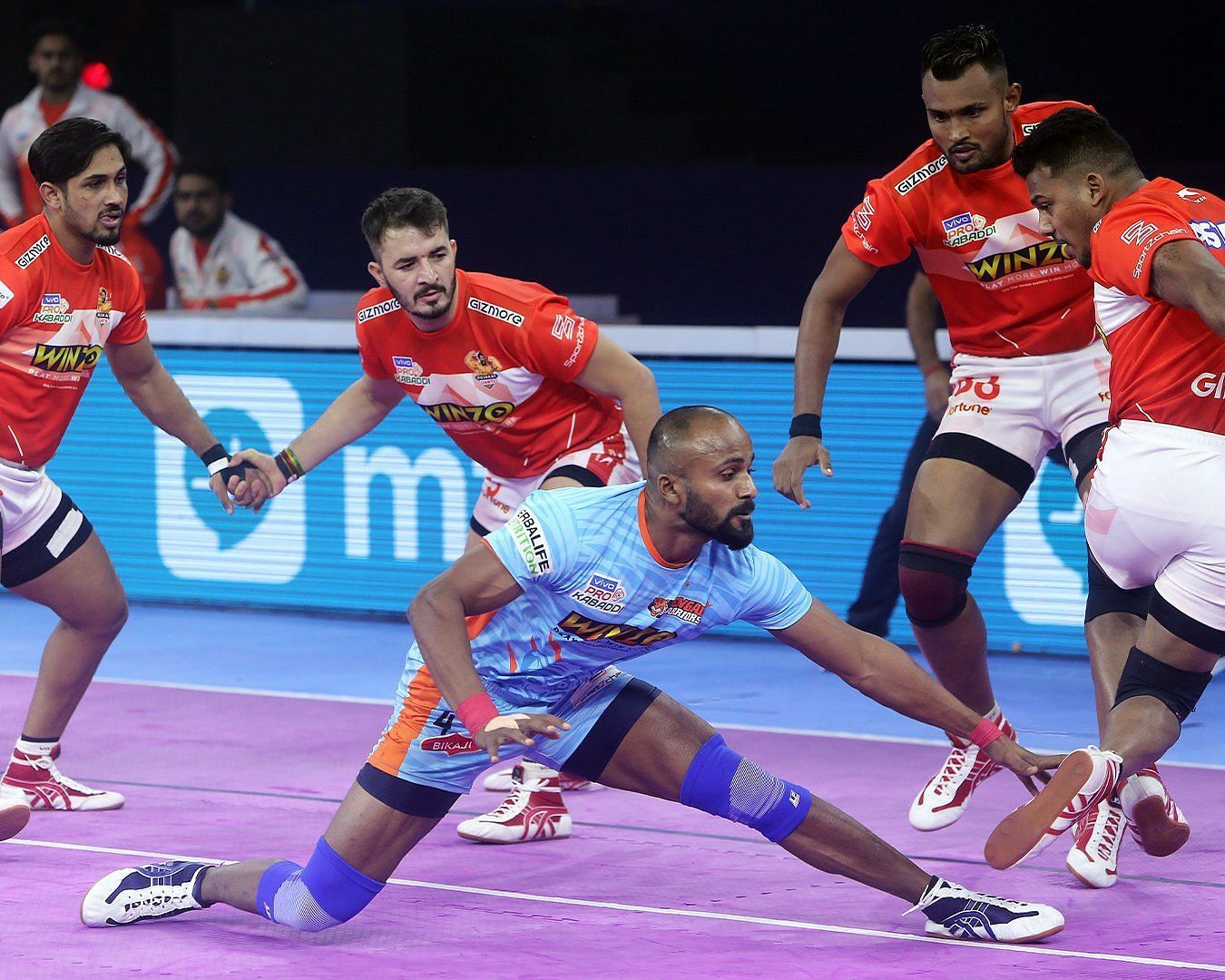 Akash Pikalmunde in action for the Bengal Warriors against the Gujarat Giants in the Pro Kabaddi League - Image Courtesy: Bengal Warriors Twitter