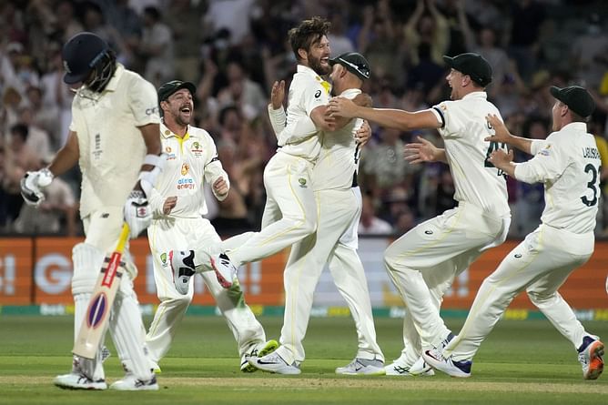 England lose two cheaply after Australia declare on 473/9 on Day 2 of 2nd Ashes Test