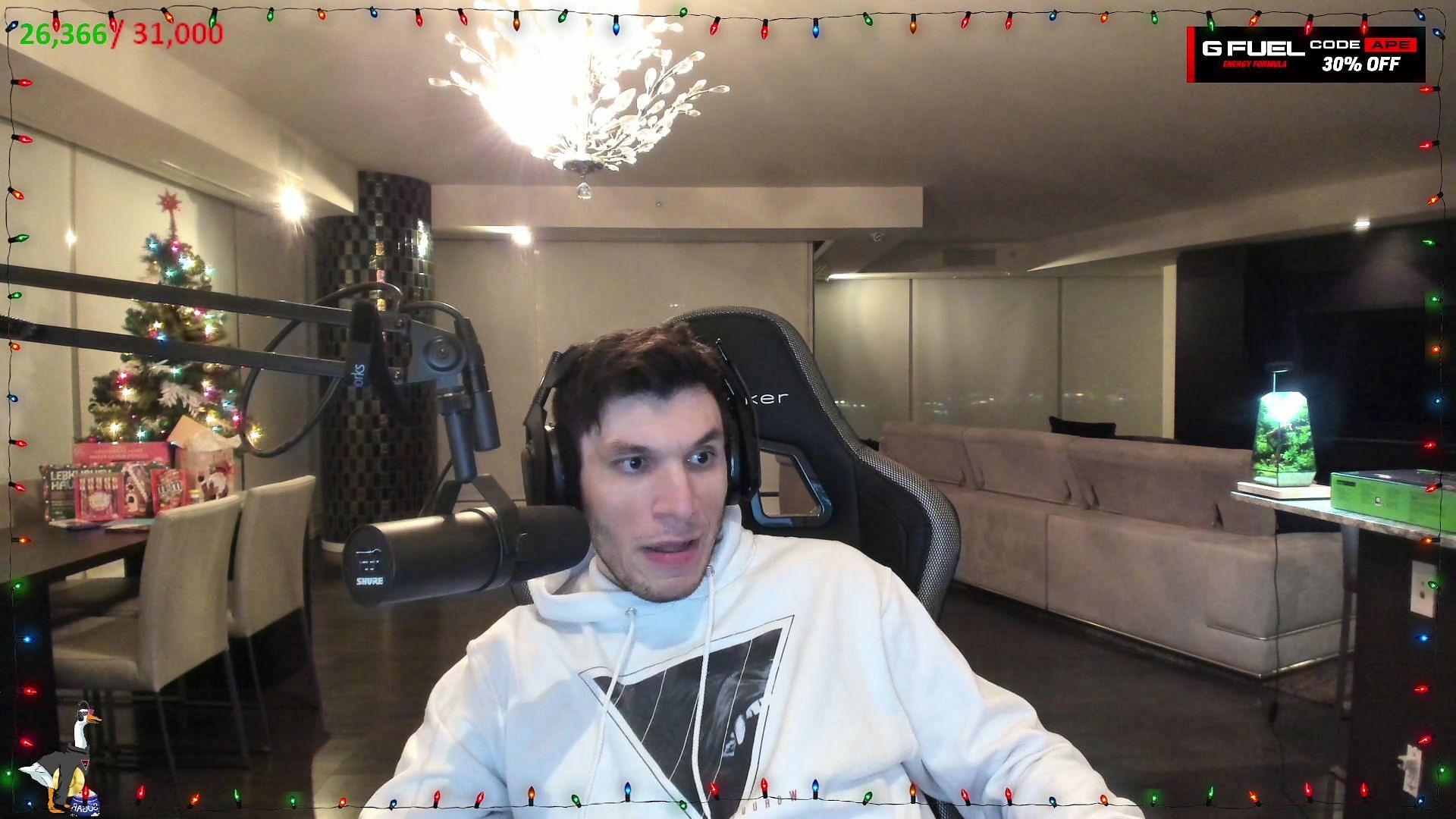 Trainwreck accuses TikTok of allowing stolen content on the platform, shades China (Image via Trainwrecktv Twitch)