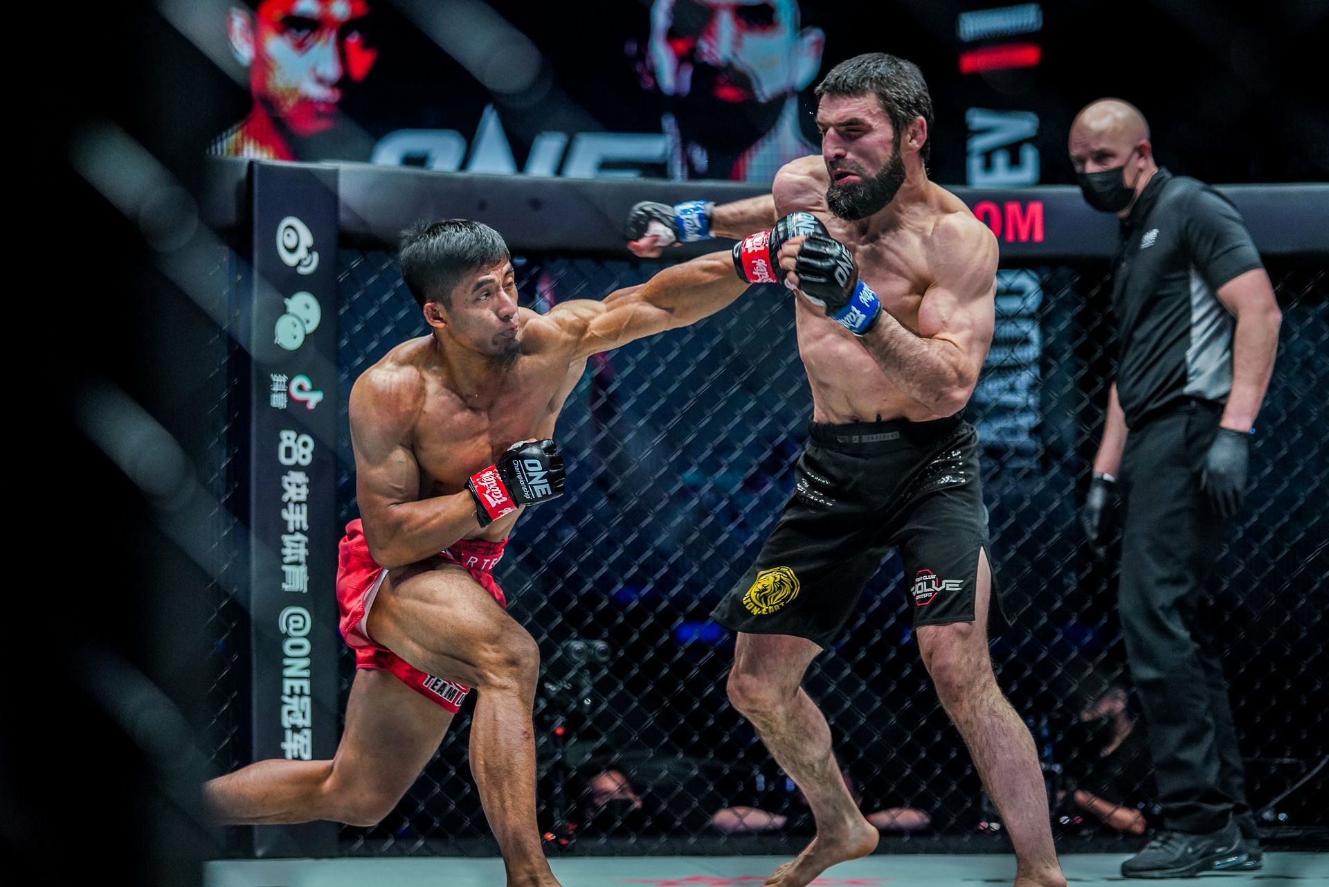 Stephen Loman (Left) punches his way to a win against Yusup Saadulaev (Right) | [Photo: ONE Championship]