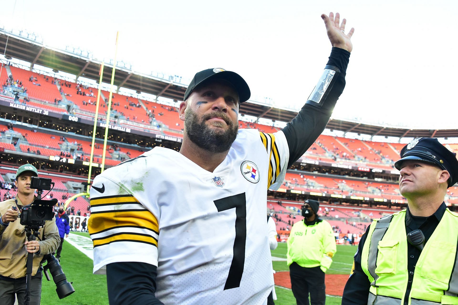 Pittsburgh Steelers v Cleveland Browns