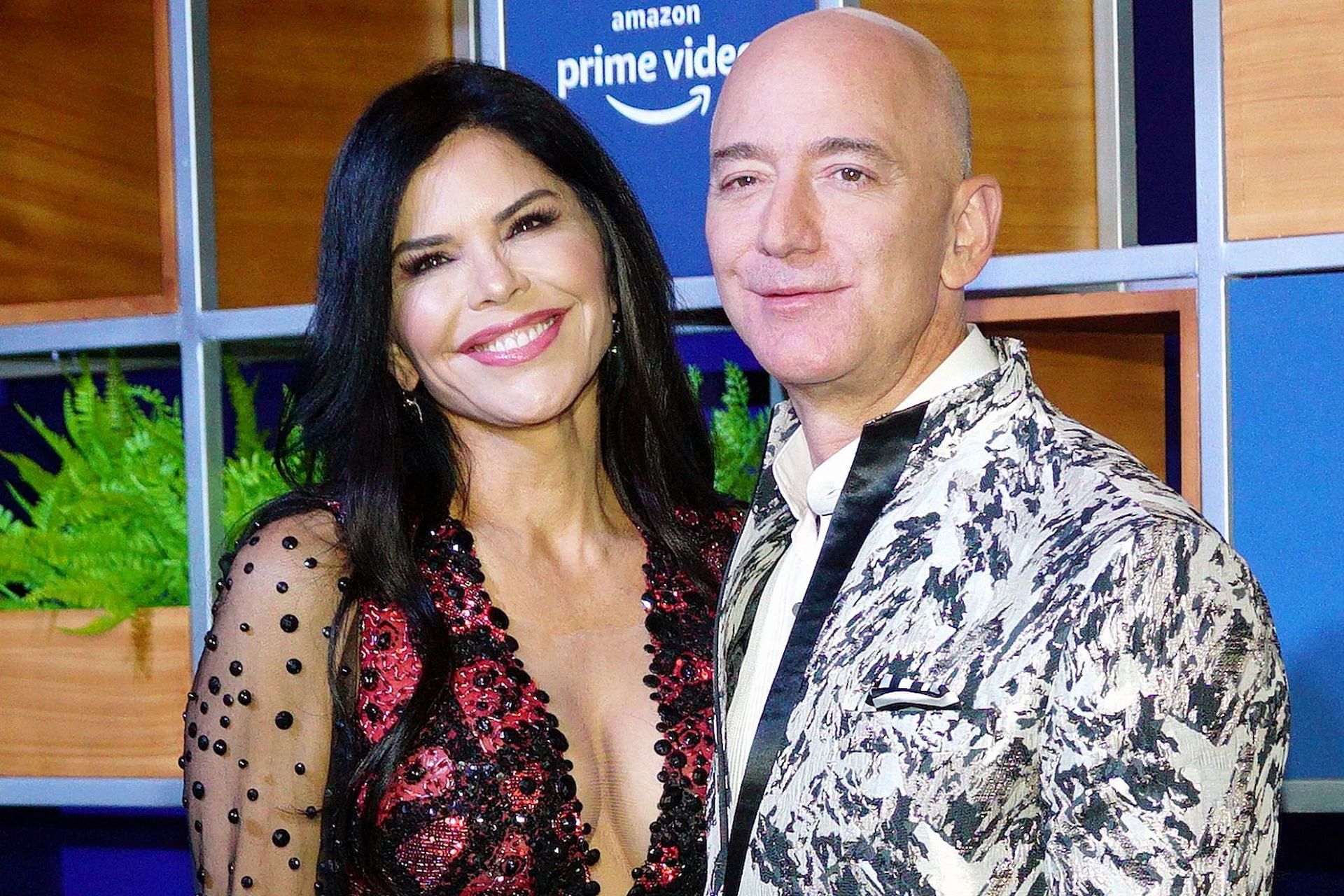 Jeff Bezos and Lauren Sanchez (Image via Prodip Guha/ Getty Images)