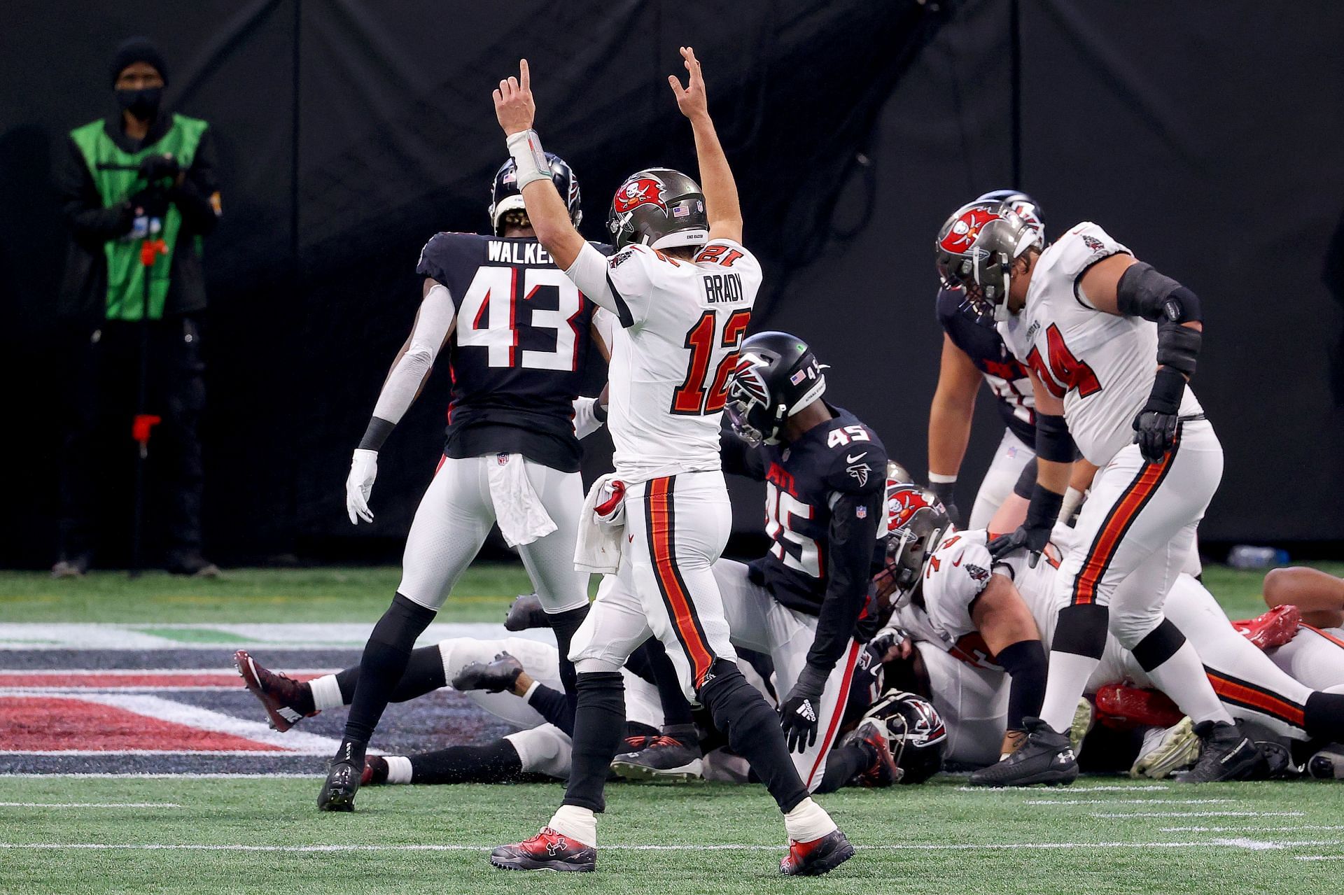 The image of Brady celebrating has become all-too-familiar...and painful...for Atlanta Falcons fans (Photo: Getty)