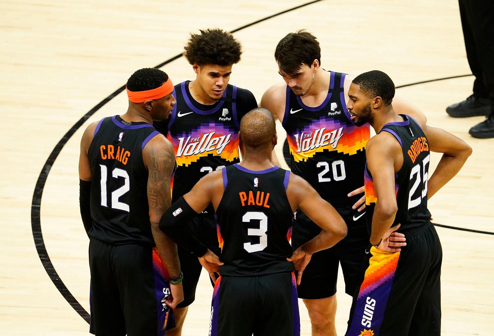 The Phoenix Suns will hope to build another winning streak starting with the game against the young and resilient San Antonio Spurs. [Photo: AZCentral]