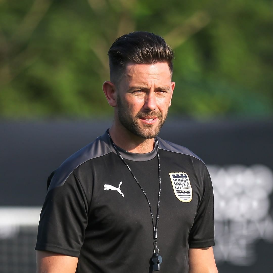 Mumbai City FC coach Des Buckingham during a training session (PC: Mumbai City FC Instagram)