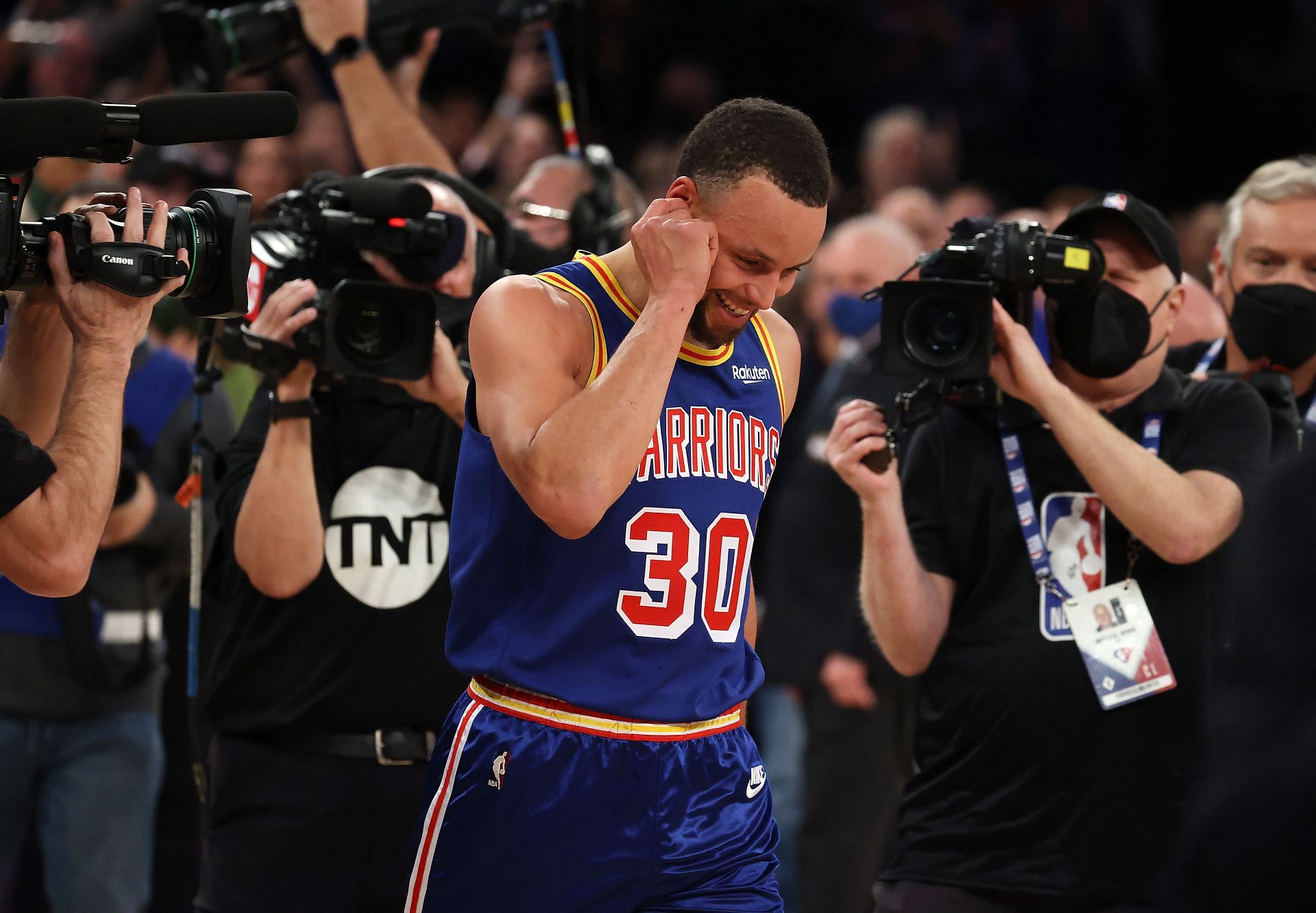 Stephen Curry of the Golden State Warriors celebrates after making a 3-pointer to break Ray Allen&rsquo;s NBA career record against the New York Knicks on Dec. 14 in New York City.